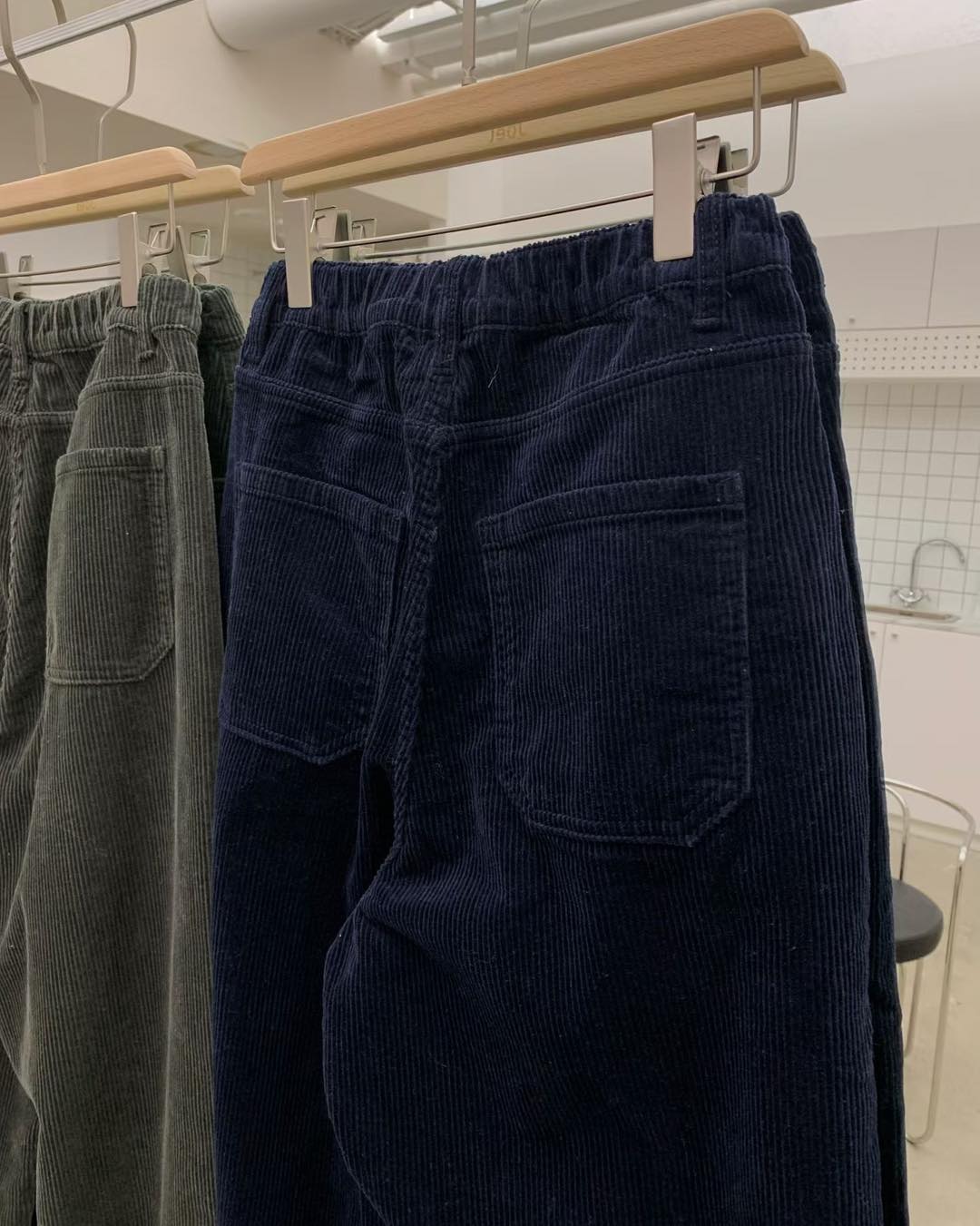 燈芯絨長褲印心心pattern