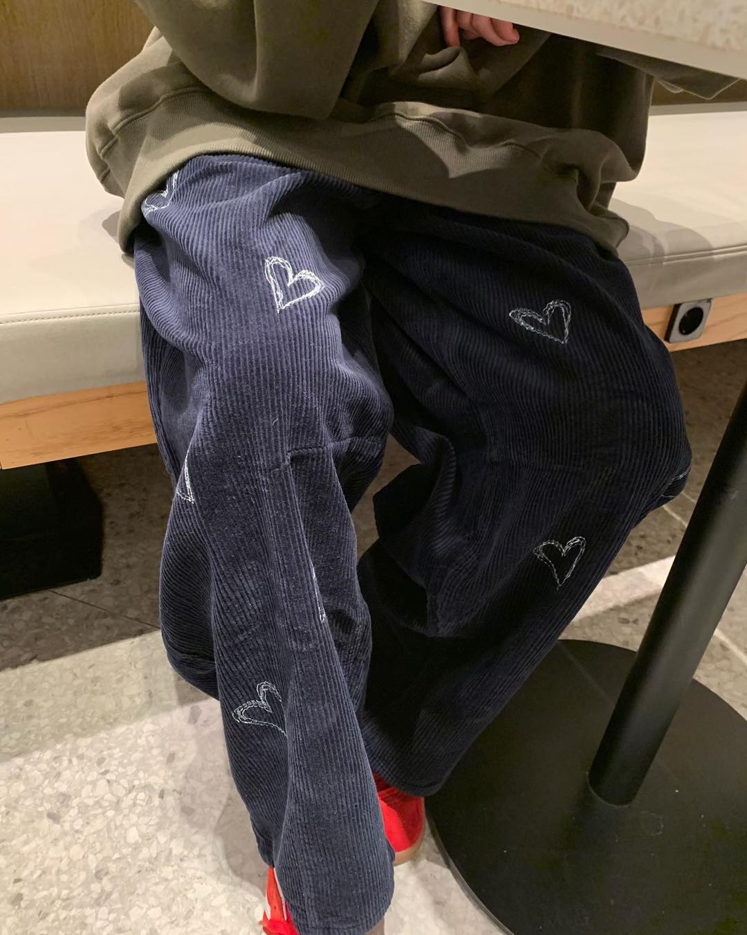 燈芯絨長褲印心心pattern