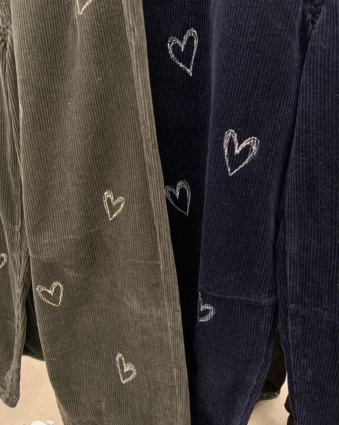 燈芯絨長褲印心心pattern